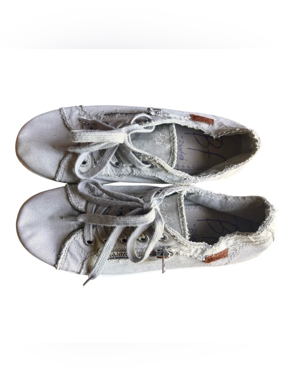Size 8.5 Blowfish Women's Frayed Low-Top Sneakers - Light Gray